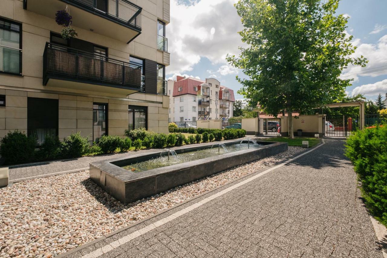 Modern Apartment Across The Ponds Варшава Экстерьер фото